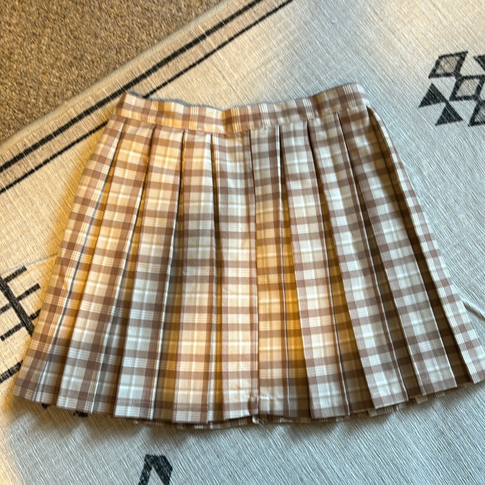 Checkered pleated skirt. Size small